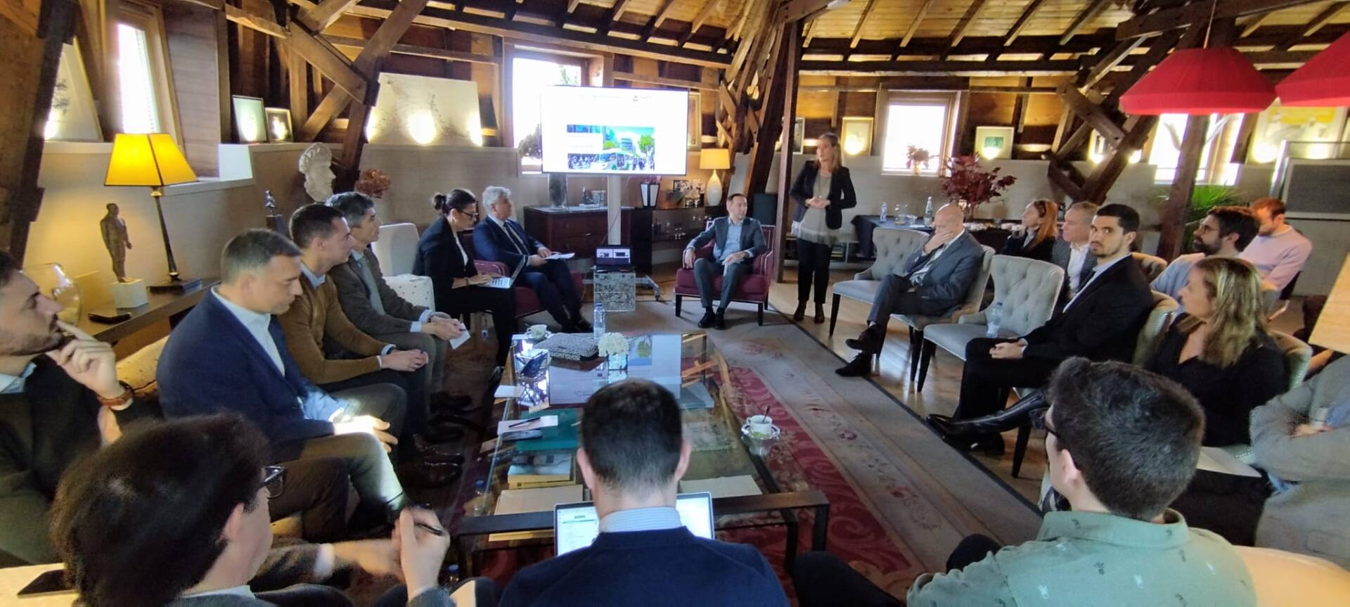 Empresas y Centros Tecnológicos analizan los retos del futuro de la movilidad para encontrar soluciones de innovación