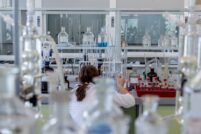 chemist-2815640_1280-2