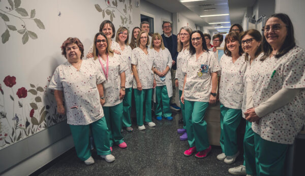 AITEX hace una donación de 15.000€ para reformar la planta de oncología del hospital Virgen de los Lirios de Alcoy