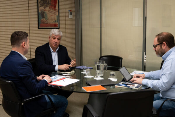 Reunión entre PSOE y Fedit para valorar alternativas a las medidas arancelarias de Trump