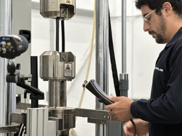 AIMPLAS impulsa soluciones para el reciclaje de residuos textiles y reduce tiempos de ensayo de los componentes plásticos