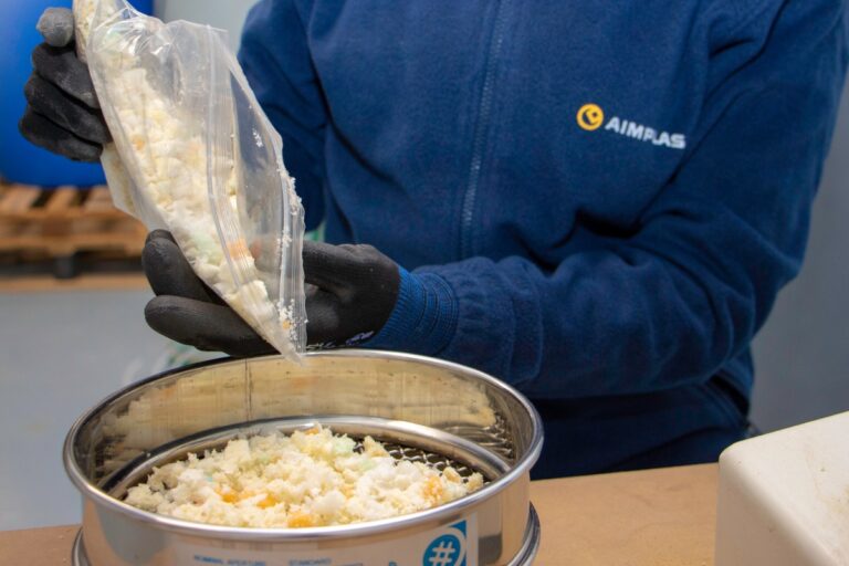 AIMPLAS impulsa soluciones para el reciclaje de residuos textiles y reduce tiempos de ensayo de los componentes plásticos