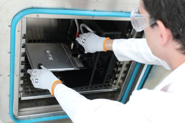 Los fabricantes de vehículos eléctricos deberán certificar sus baterías en laboratorios acreditados y solo ITE ofrece este servicio en España