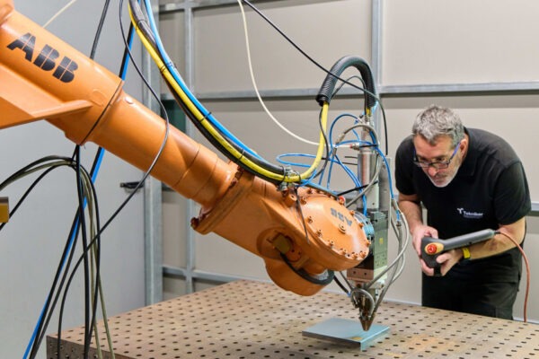 TEKNIKER participa en la puesta a punto de un telescopio y presenta nuevas tecnologías láser para fabricación avanzada