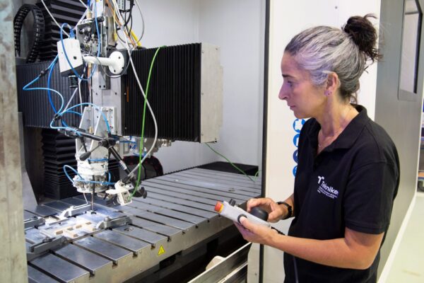 TEKNIKER participa en la puesta a punto de un telescopio y presenta nuevas tecnologías láser para fabricación avanzada