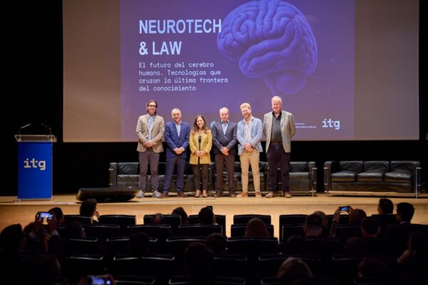 ITG consigue que un dron transporte suministros médicos entre dos hospitales y realiza un ensayo pionero que une renovables e IA