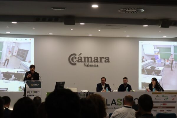 AIMPLAS lidera un proyecto para fabricar bioplásticos sostenibles y analiza los retos normativos y tecnológicos en PLASREC